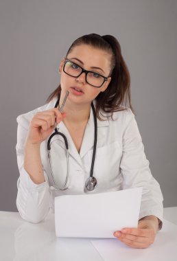 Hemşire ve tıbbi fikirler