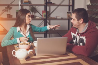 Kadın ve Erkek Konuşuyor