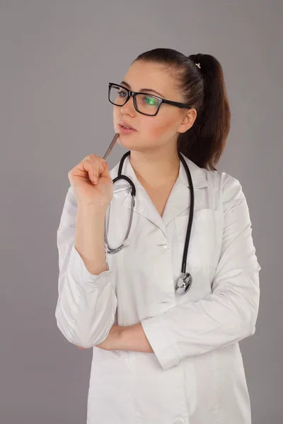 Verpleegkundige is denken — Stockfoto