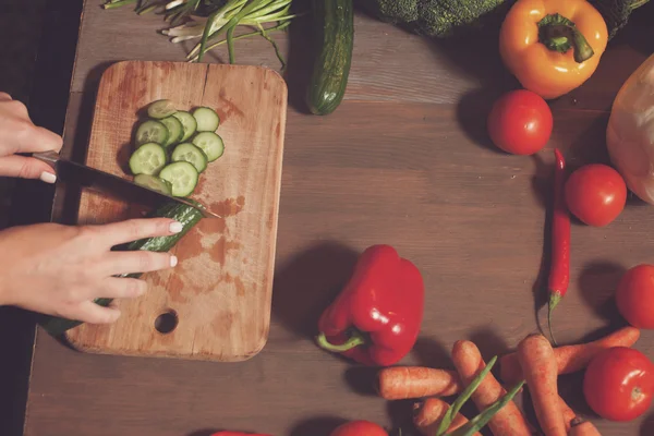 Cucumber and hands — Stock Photo, Image