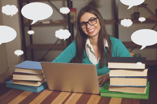 Verschiedene Bücher und Frauen — Stockfoto