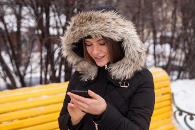 Akıllı telefonlu kadın.