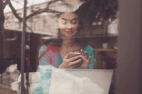 En ventana es freelancer — Foto de Stock