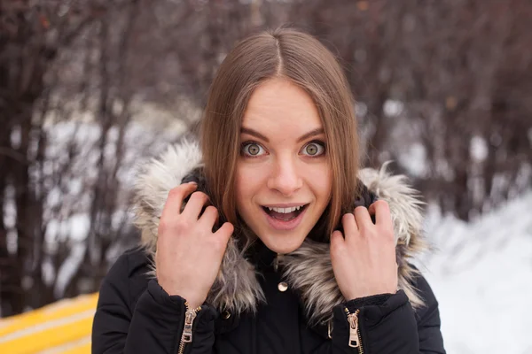 Vrouw en winter — Stockfoto