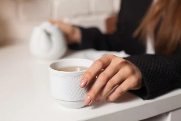 Woman drinking tea — Stock Photo, Image