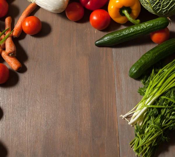 Verduras frescas crudas y marco — Foto de Stock