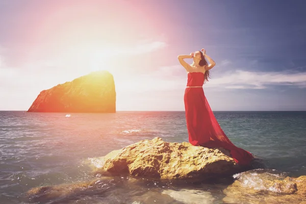 Vrouw en zee strand — Stockfoto