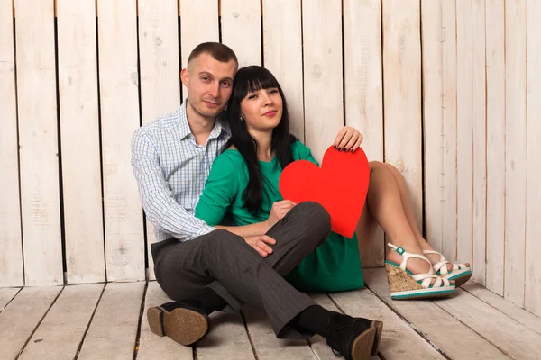 Couple with red heart — Stock Photo, Image