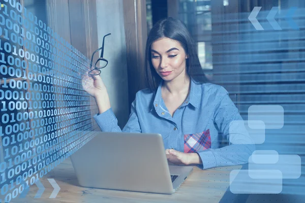 Woman with black glasses in hand — Stock Photo, Image