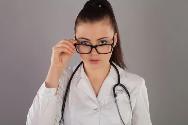 Медсестра в очках — стоковое фото