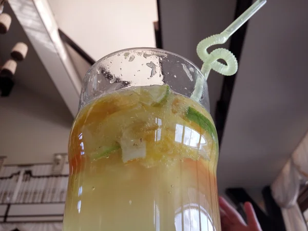 Lemonad dengan jeruk dan kapur — Stok Foto