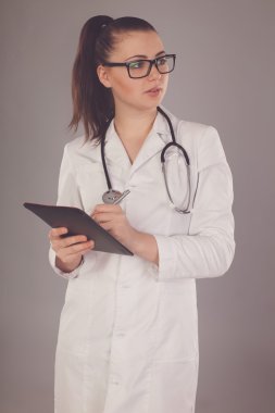 Sıkı hemşire ve notlar