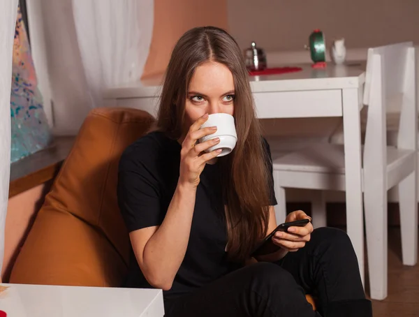 Woman with smartphone — Stock Photo, Image