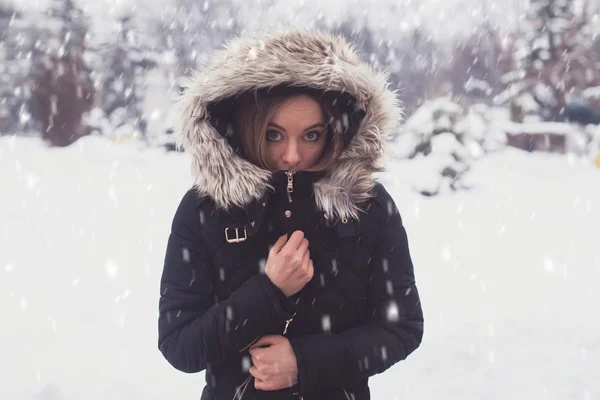 Invierno y mujer — Foto de Stock