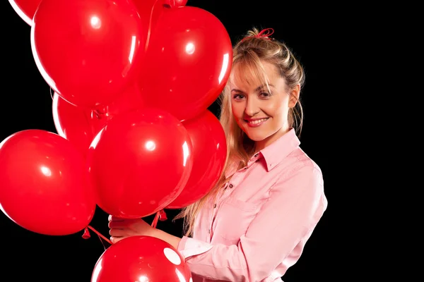 Mujer bonita en blusa con globos rojos — Foto de Stock