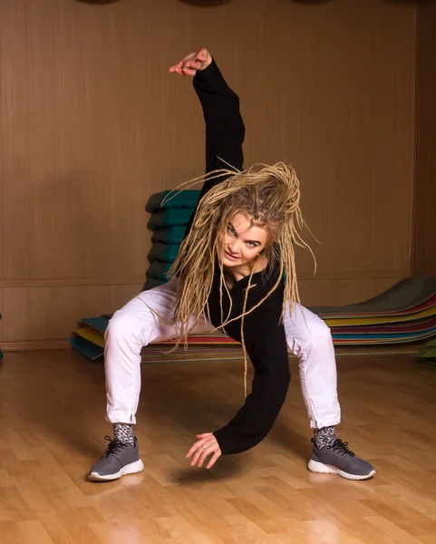 With dreadlocks is dancer in pose — Stock Photo, Image