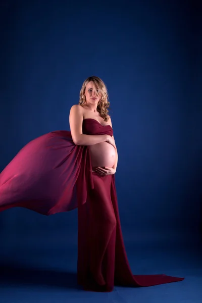 Gravid kvinna väntar barn — Stockfoto