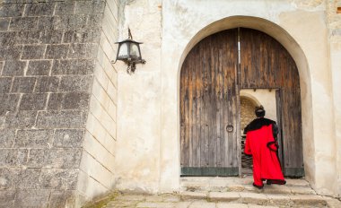 Açık kapı eski kale