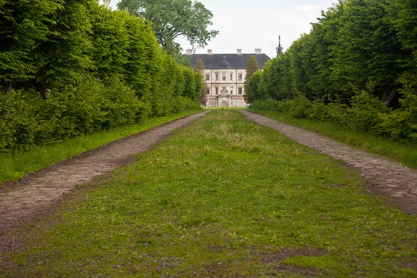 View of long roads to ancient castle — Stock Photo, Image