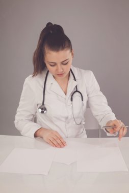 Hemşire çalışıyor