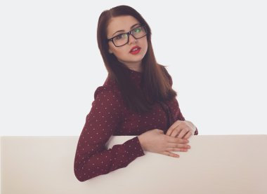 Ellerinde büyük tuval