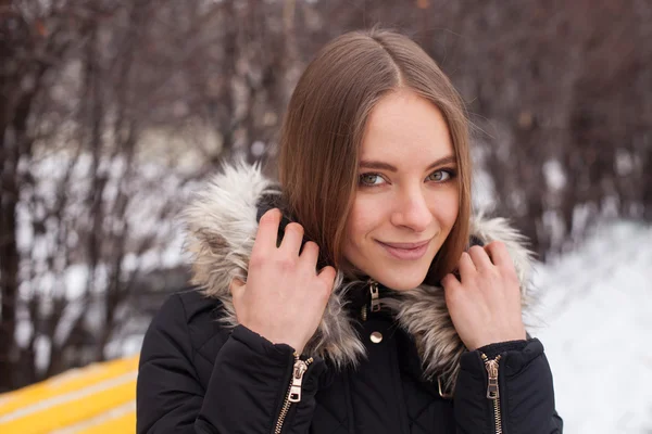 Vrouw en winter — Stockfoto