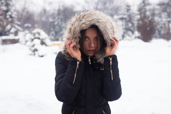 Vrouw en winter — Stockfoto