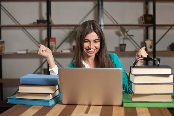 About work woman is happy — Stock Photo, Image