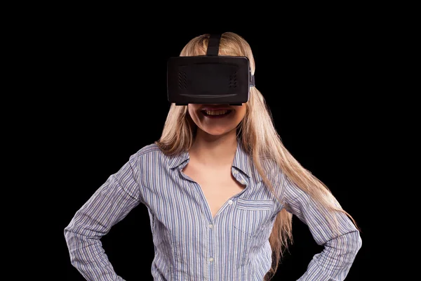 Mulher em fone de ouvido realidade virtual — Fotografia de Stock