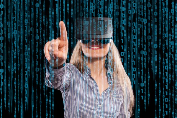 Woman in virtual reality headset — Stock Photo, Image