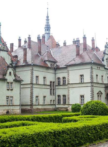 View of old castle in summer — Stock Photo, Image