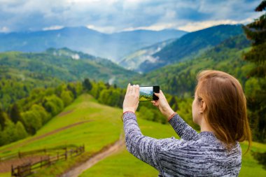 Güzel dağ görünümünden