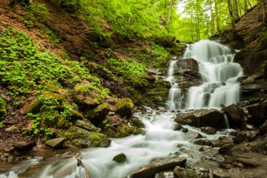 Nefes kesen temiz şelale
