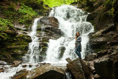 Nefes kesen temiz şelale