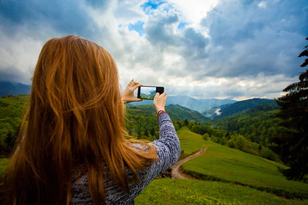 Vue imprenable sur le paysage estival — Photo