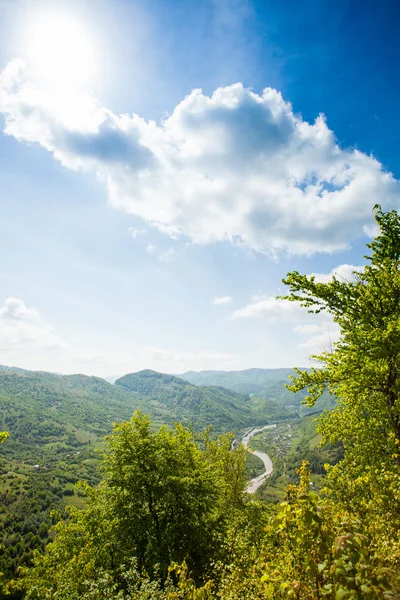 绝佳的绿色山风景 — 图库照片