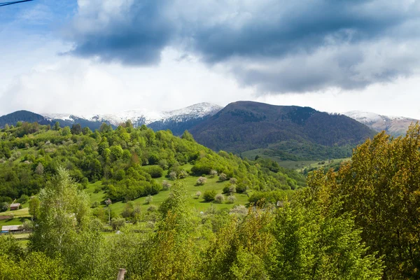 Hermoso paisaje con cielo azul — Foto de Stock