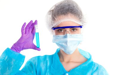 Mavi bir tüp ile kadındır