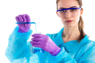 Farklı sıvılar kadın tarafından transfüzyon