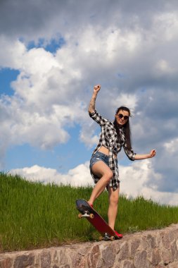 Kadın bir hile ile paten yok