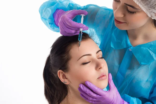 Doctor injects a botox — Stock Photo, Image