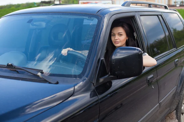 La femme dans une voiture — Photo