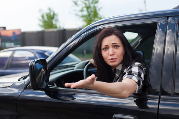 Naštvaná žena v autě — Stock fotografie