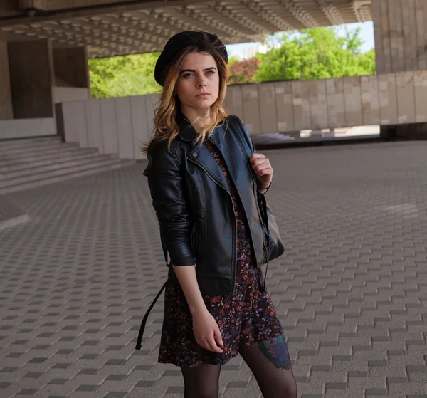 Fille avec le sac à dos — Photo