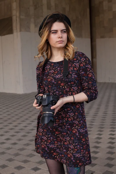 Girl with the digital camera — Stock Photo, Image