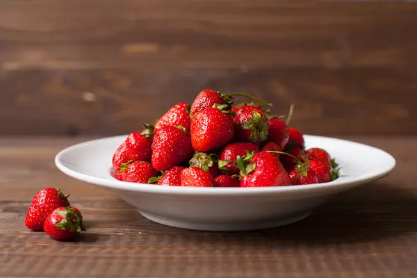 Strawberries on the plate — Stock Photo, Image