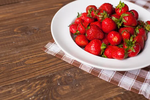 Strawberries on the white plate — Stock Photo, Image