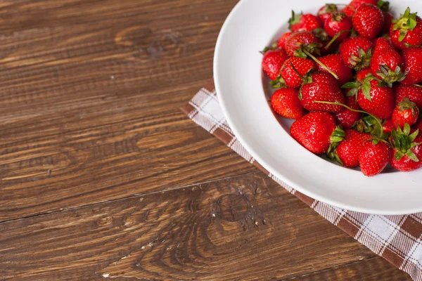 Strawberries on the white plate — Stock Photo, Image