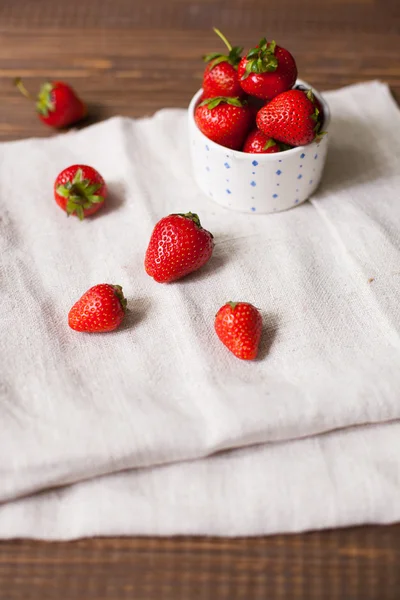 Delicious strawberries in the bowl — Stock Photo, Image