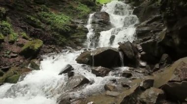 Temiz su ile şelale